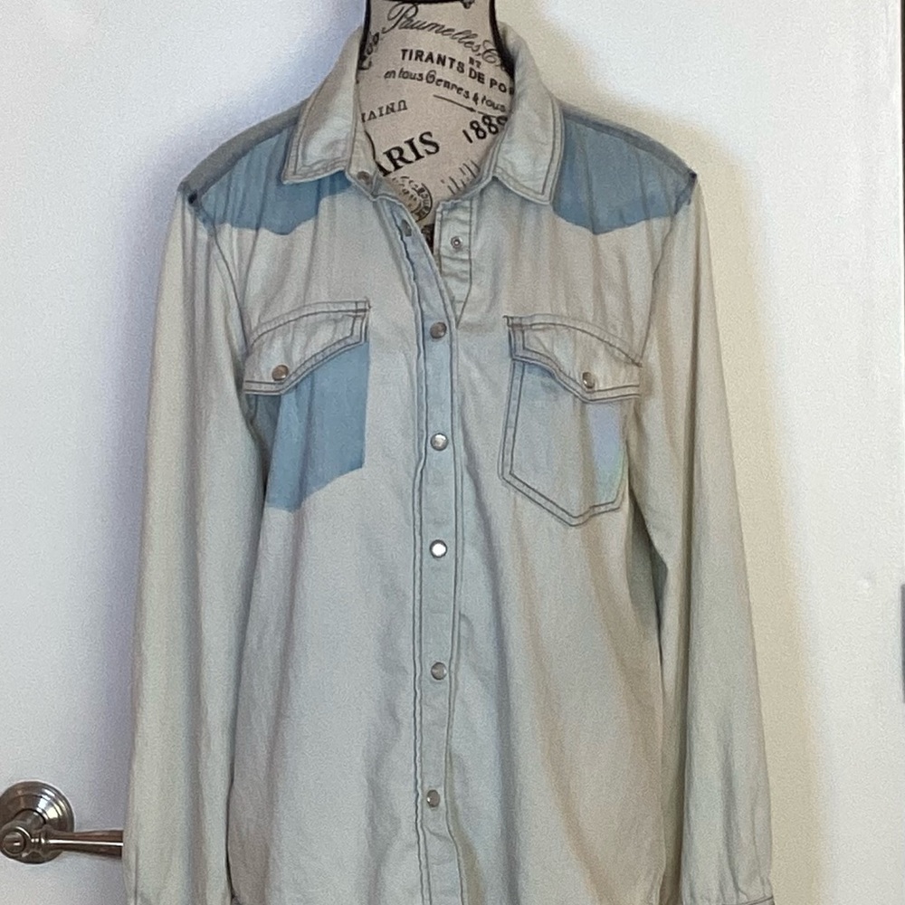 VINTAGE LADIES SNAP DOWN LONG SLEEVE DENIM SHIRT by MUDD SZ LG 90’s HIPPIE ✌️